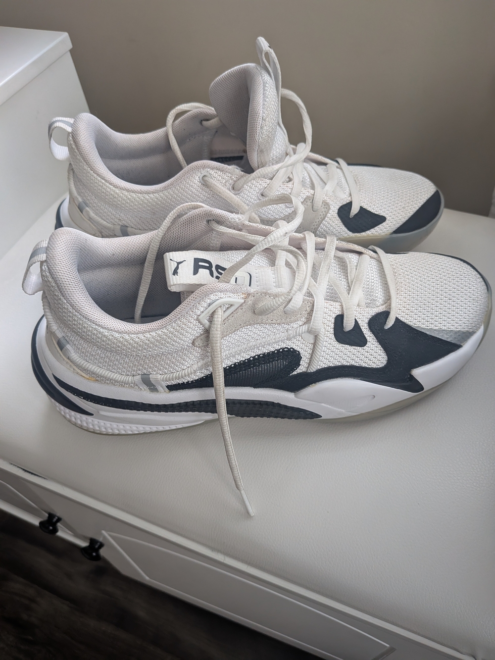 Clean PUMA White and Black Men's Athletic Sneakers